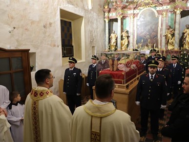 /A/2025/12/[UŽIVO] Povratak relikvija bl Alojzija Stepinca u Zagreb i zatvaranje Jubilejske godineNovi direktorij/251228 Zatvaranje Jubilejske godine - misa u Krašiću (14).jpeg